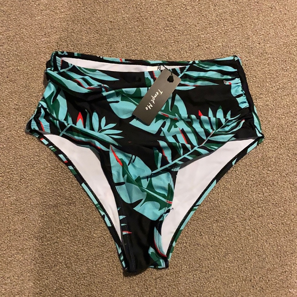Bikini bottom. High waisted . Tropical design.
